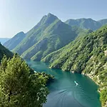 Neomalsore Agrotourism, Komani 게스트하우스
