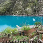 Neomalsore Agrotourism, Komani 게스트하우스