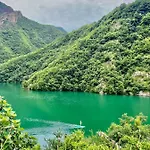 Neomalsore Agrotourism, Komani 게스트하우스
