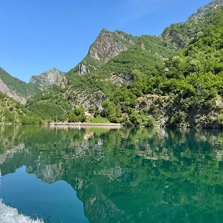 Neomalsore Agrotourism, Komani Lake Koman