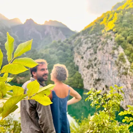 بيت ضيافة Neomalsore Agrotourism, Komani Lake