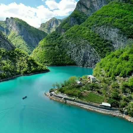 بيت ضيافة Neomalsore Agrotourism, Komani Lake *