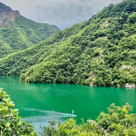 Neomalsore Agrotourism, Komani Lake Konukevi