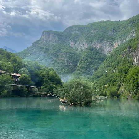 Neomalsore Agrotourism, Komani Lake Konukevi *