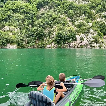 Neomalsore Agrotourism, Komani Lake Konukevi