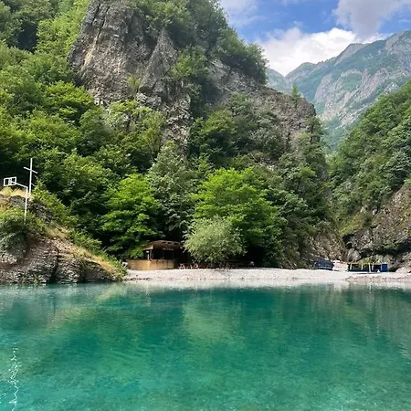 بيت ضيافة Neomalsore Agrotourism, Komani Lake Koman