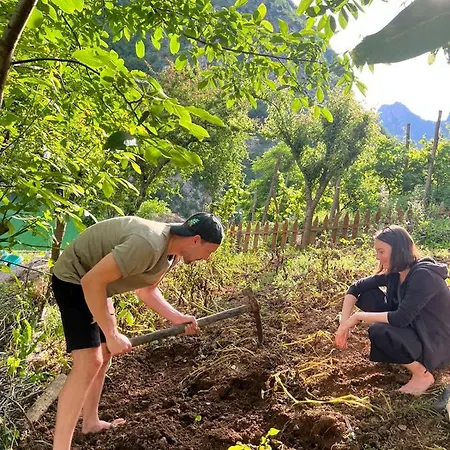 Konukevi Neomalsore Agrotourism, Komani Lake *