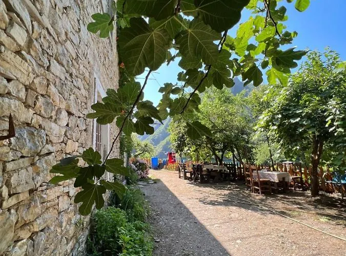Neomalsore Agrotourism, Komani
