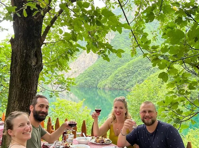 Neomalsore Agrotourism, Komani *