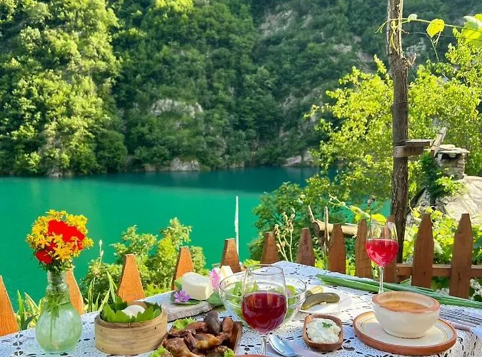 Neomalsore Agrotourism, Komani Hotell Koman