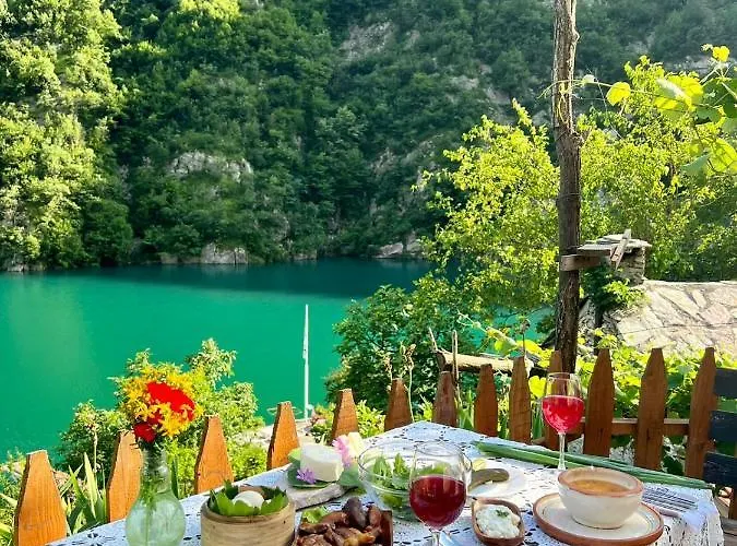 Neomalsore Agrotourism, Komani Koman