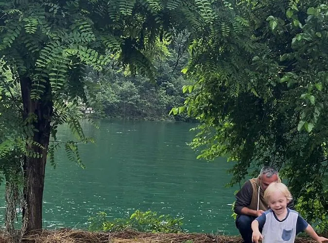 Hotell Neomalsore Agrotourism, Komani Koman