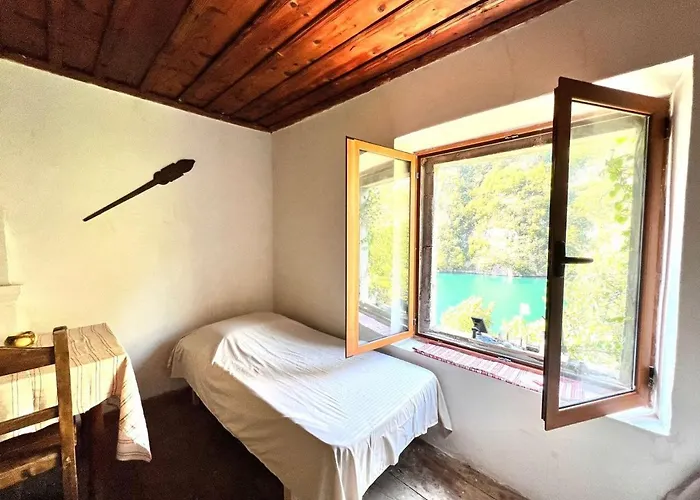 Neomalsore Agrotourism, Komani Hotell