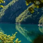 Neomalsore Agrotourism, Komani Πανσιόν *