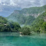 Neomalsore Agrotourism, Komani Πανσιόν *