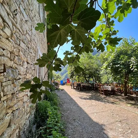 Neomalsore Agrotourism, Komani