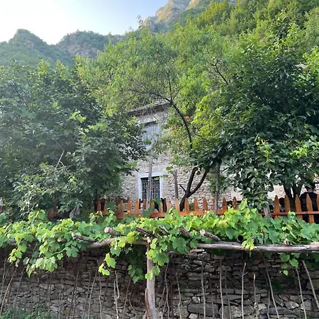 Hotell Neomalsore Agrotourism, Komani Koman