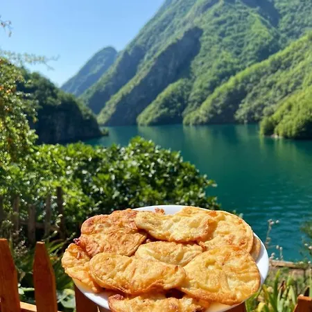 Hotel Neomalsore Agrotourism, Komani