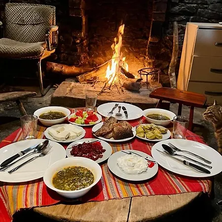 Neomalsore Agrotourism, Komani Hotell