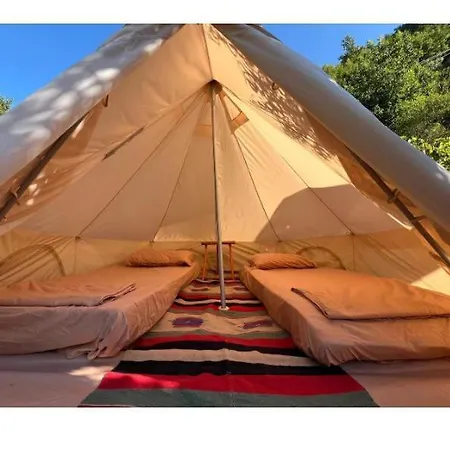 Neomalsore Agrotourism, Komani Πανσιόν Koman