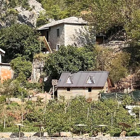 Neomalsore Agrotourism, Komani Πανσιόν