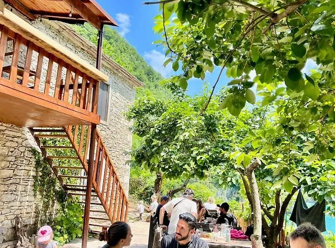 Neomalsore Agrotourism, Komani